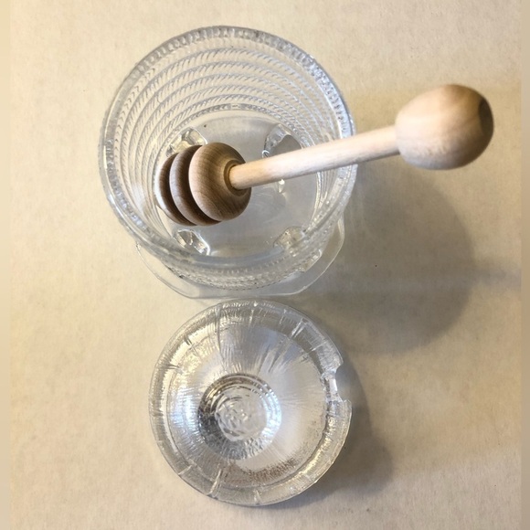 L. E. Smith Glass Beehive Honey Pot footed clear glass with Lid & wooden dipper - Picture 4 of 6